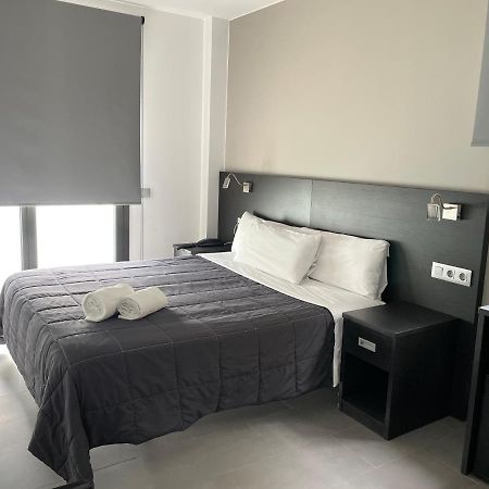 6 Bis Hotel Castelldefels Exterior photo