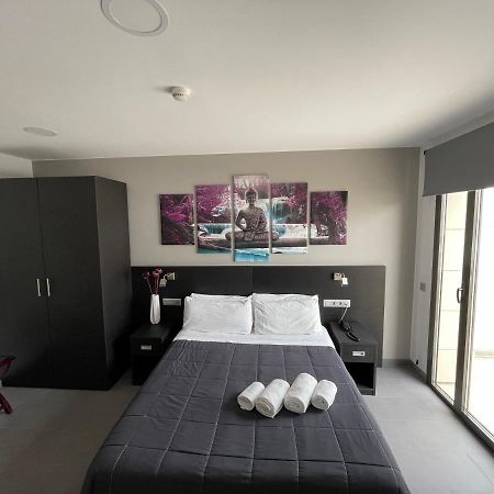 6 Bis Hotel Castelldefels Exterior photo