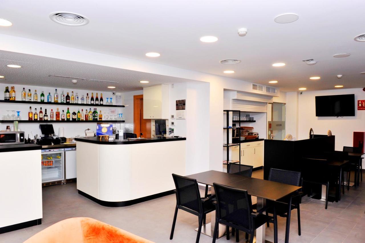 6 Bis Hotel Castelldefels Exterior photo