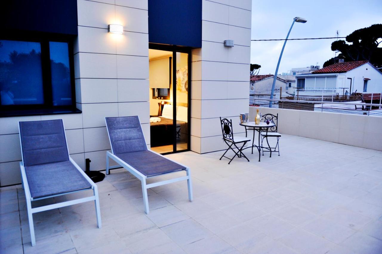 6 Bis Hotel Castelldefels Exterior photo