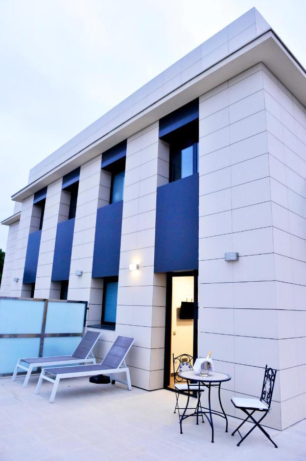 6 Bis Hotel Castelldefels Exterior photo