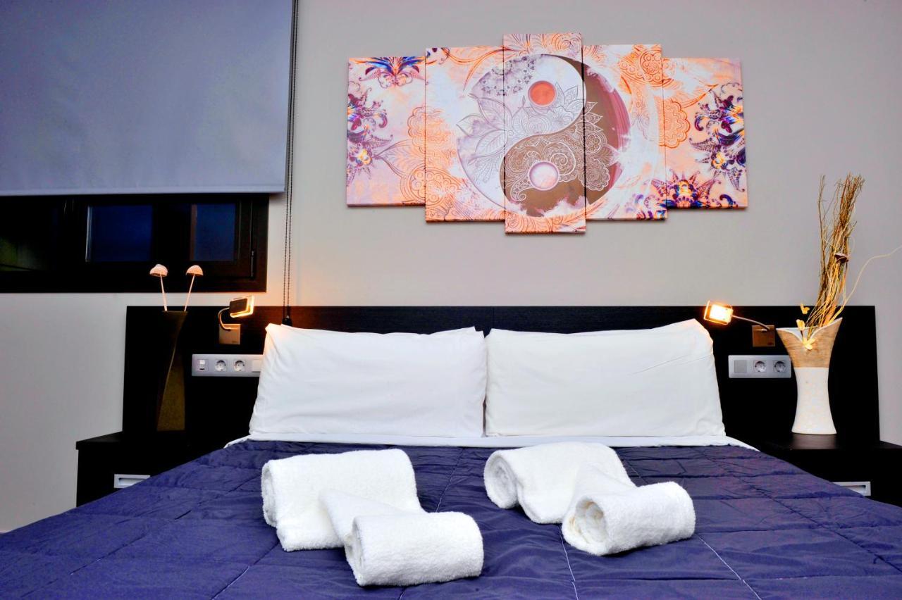 6 Bis Hotel Castelldefels Exterior photo