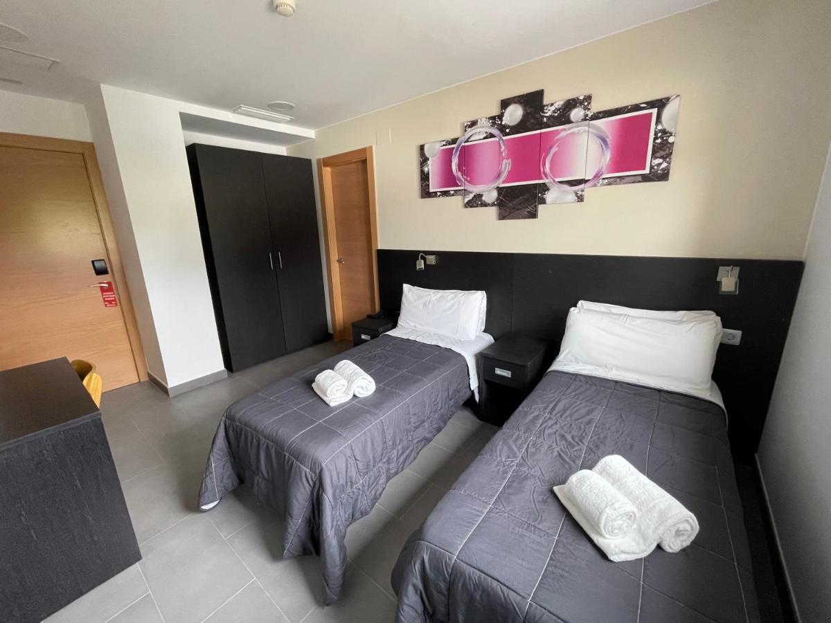 6 Bis Hotel Castelldefels Exterior photo