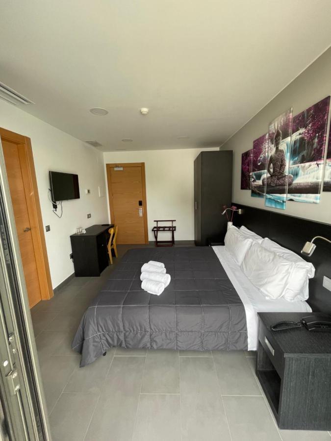 6 Bis Hotel Castelldefels Exterior photo