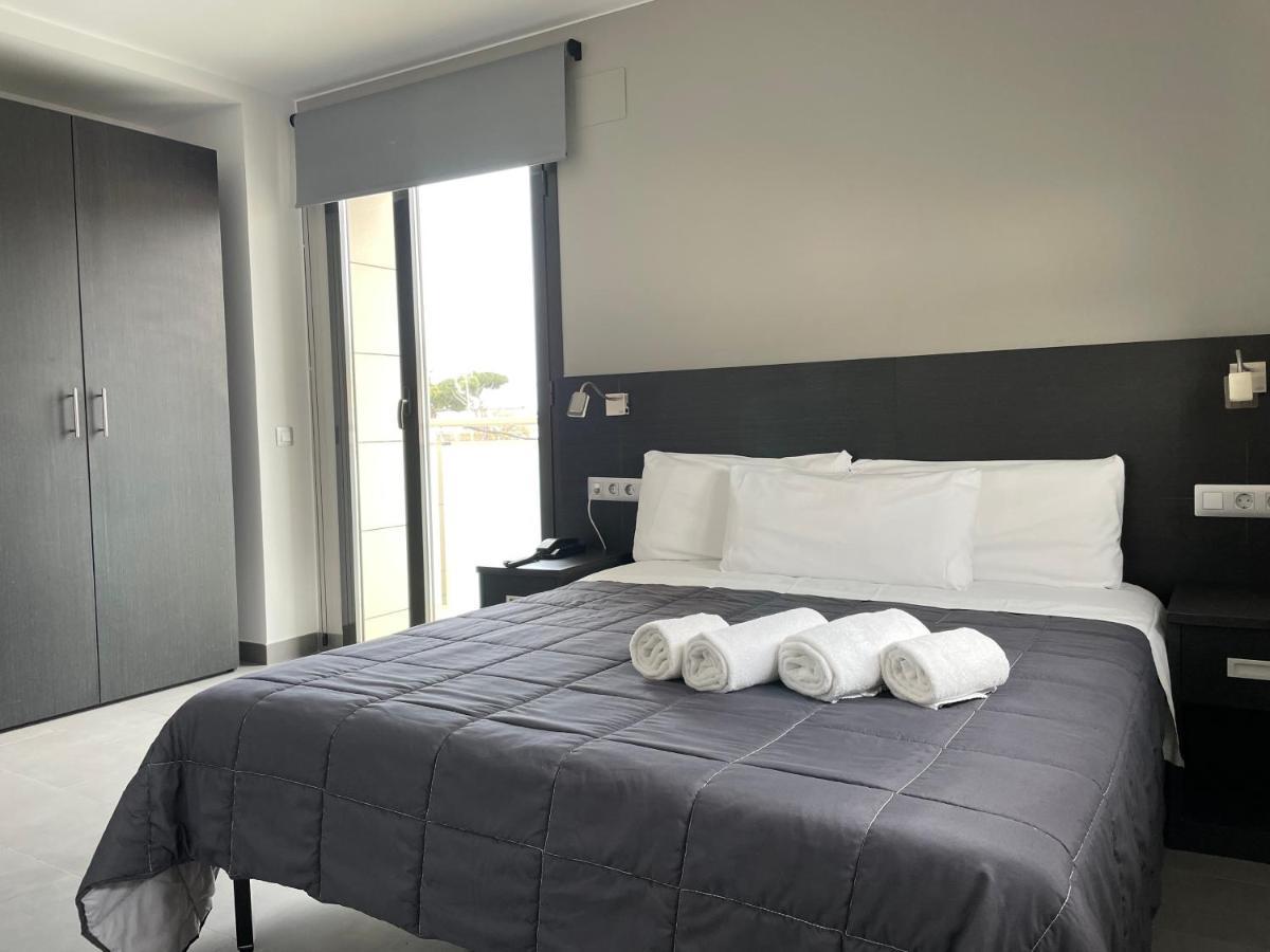 6 Bis Hotel Castelldefels Exterior photo