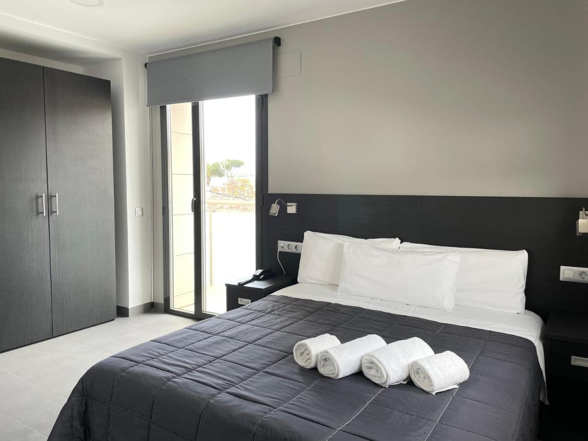 6 Bis Hotel Castelldefels Exterior photo