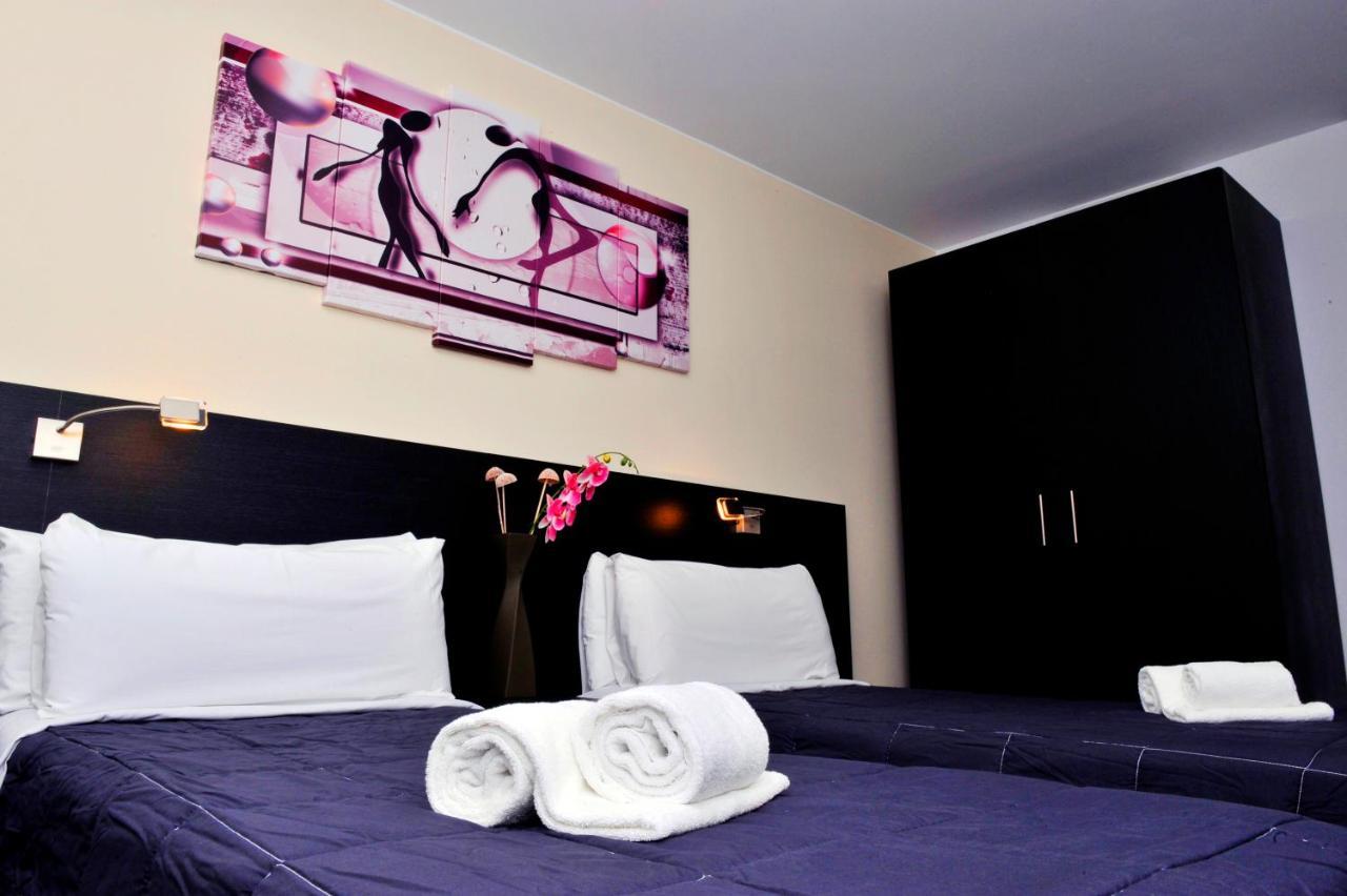 6 Bis Hotel Castelldefels Exterior photo