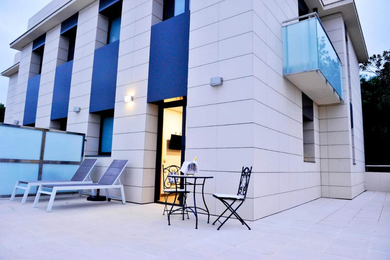 6 Bis Hotel Castelldefels Exterior photo