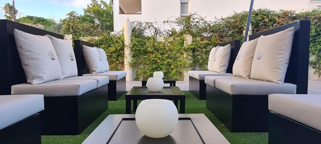 6 Bis Hotel Castelldefels Exterior photo