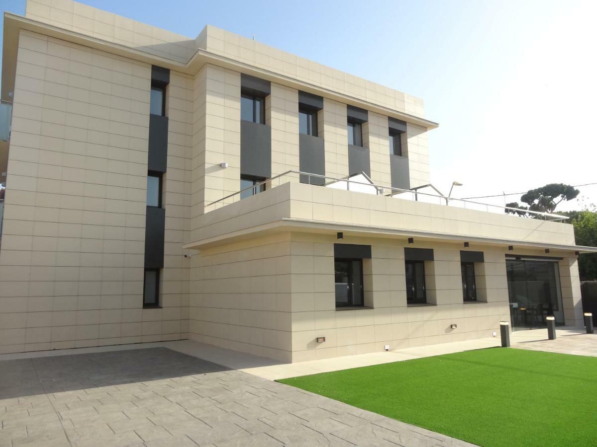 6 Bis Hotel Castelldefels Exterior photo