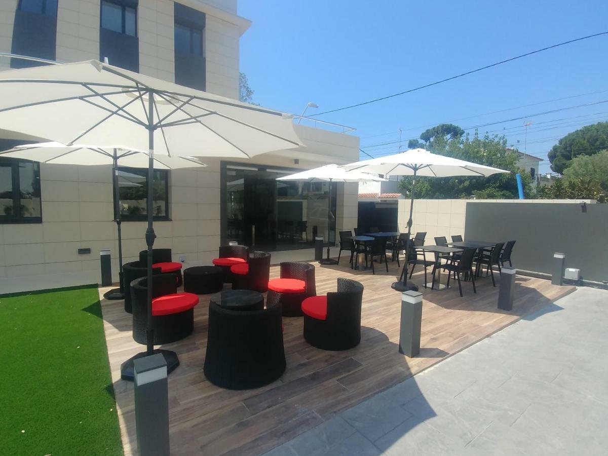 6 Bis Hotel Castelldefels Exterior photo